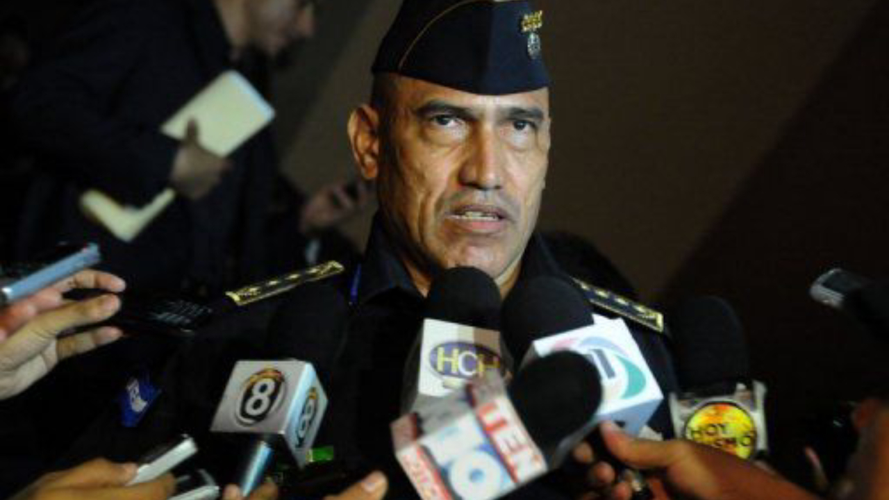Exjefe policial hondureño, ligado a Juan Orlando Hernández, es acusado de narcotráfico en EE.UU. exjefe-policial-hondureno-ligado-a-juan-orlando-hernandez-es-acusado-de-narcotrafico-en-eeuu